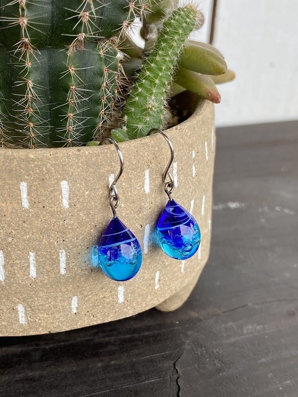 M-015-E】琉球ガラス 風 イヤリング | TricoloreDaisy No.1509-細長F