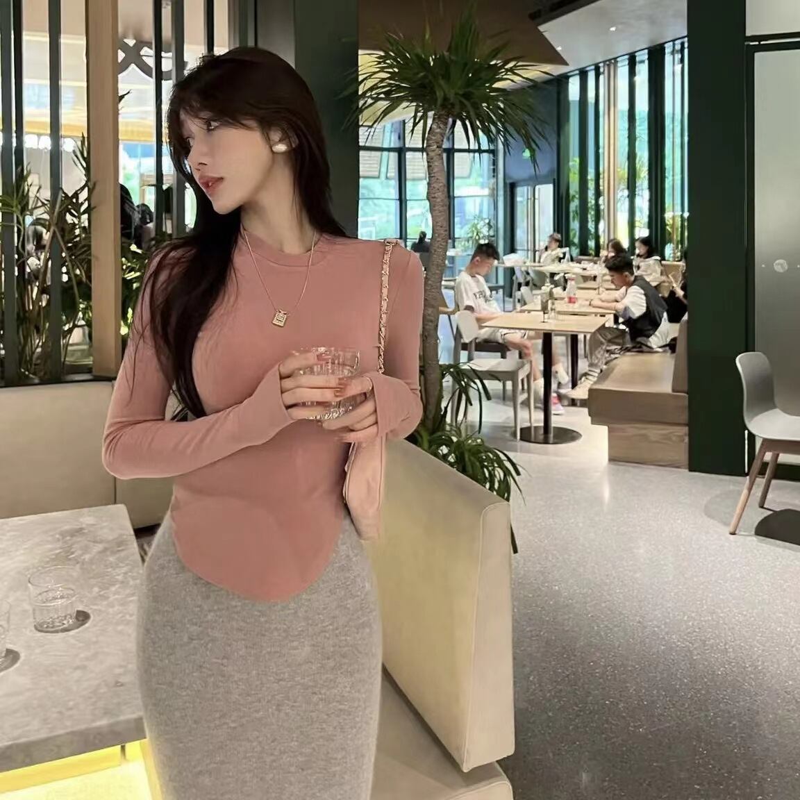 【新作】【送料無料】 Yu Yueの秋冬の女性用の同じ2点セット、ラウンドネックスリムトップ+スリミングハイウエストセクシースカートスーツ。 0296624862994