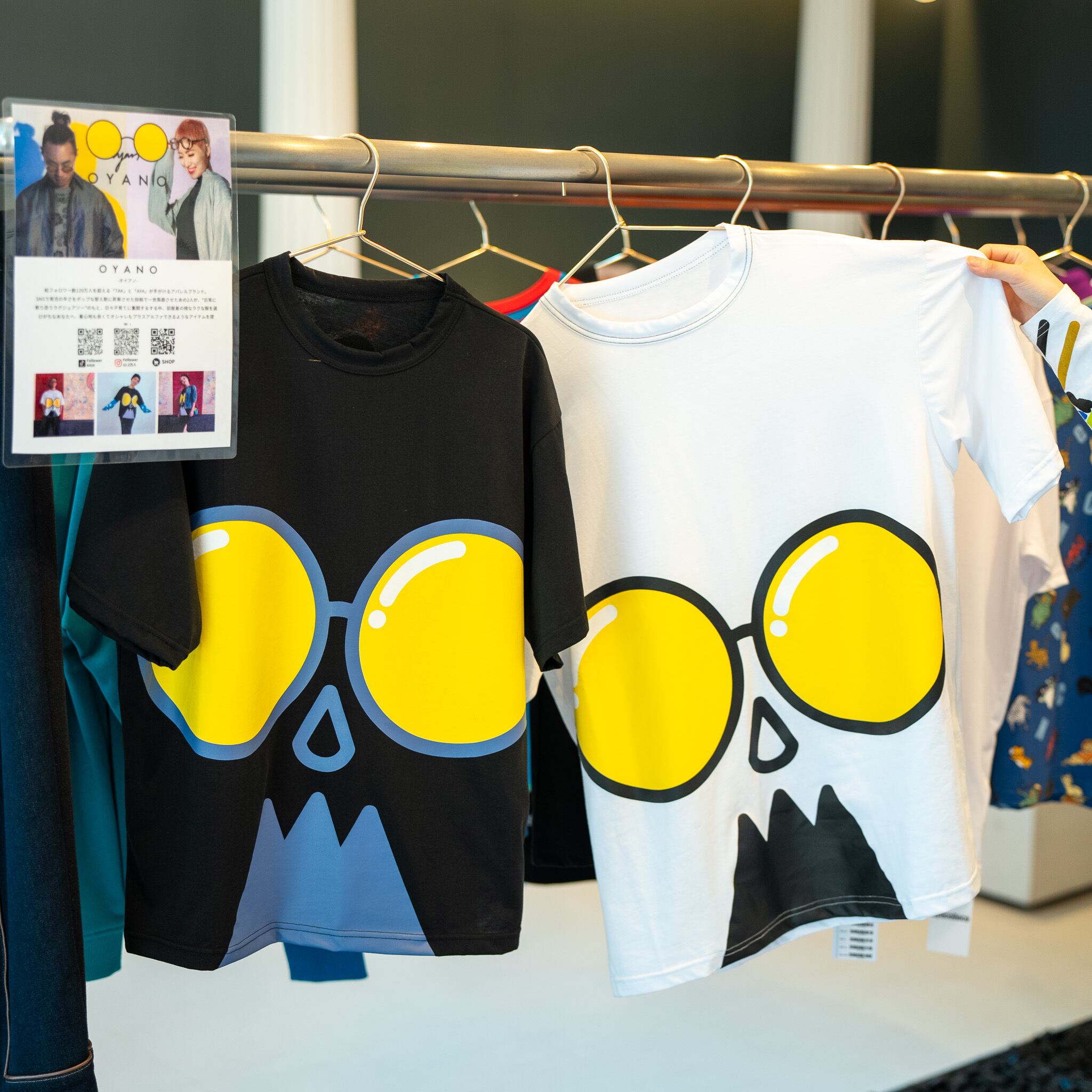 OYANO】Aska：Big Tonny Glassy T-shirt Black | NyucoDeco [にゅこで