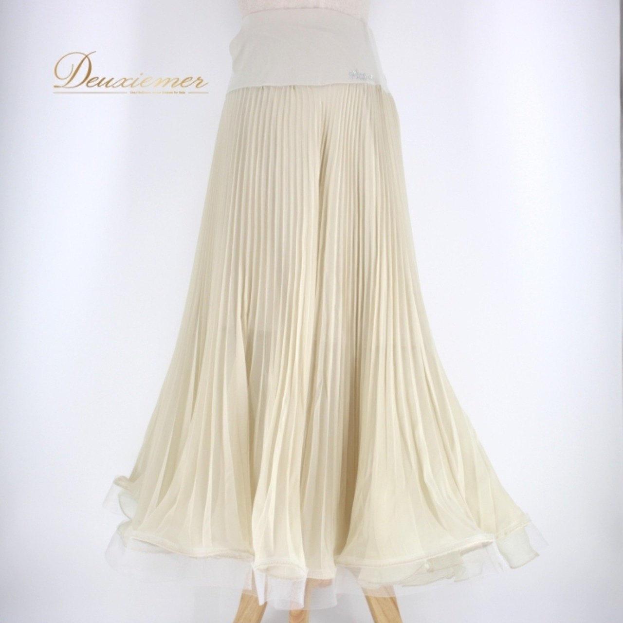 社交ダンス 衣装 スタンダード スカート レッスンウェア 女性用 オールシーズン Roger ホワイト系 ラインストーン プリーツ シンプル アイボリー系 ダンスウェア フレアスカート ボリューム ステージ衣装 おしゃれ 透け感 通気性 コーディネート 機能性 お洒落 レディース ブランド 伸縮性 発表会 練習用 お揃い プレゼント 大人用