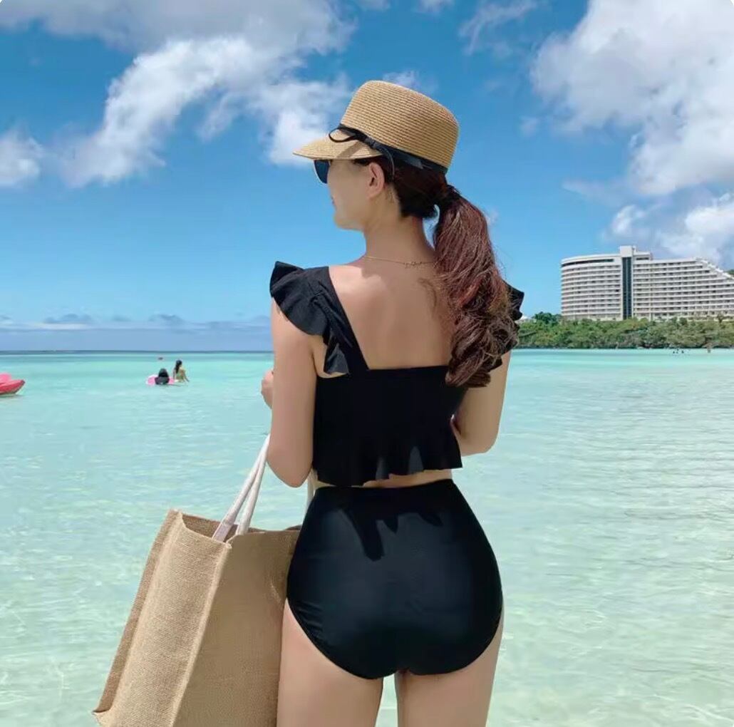 水着 ラッシュガード ワンピース フリル 谷間魅せ 盛れる かわいい い