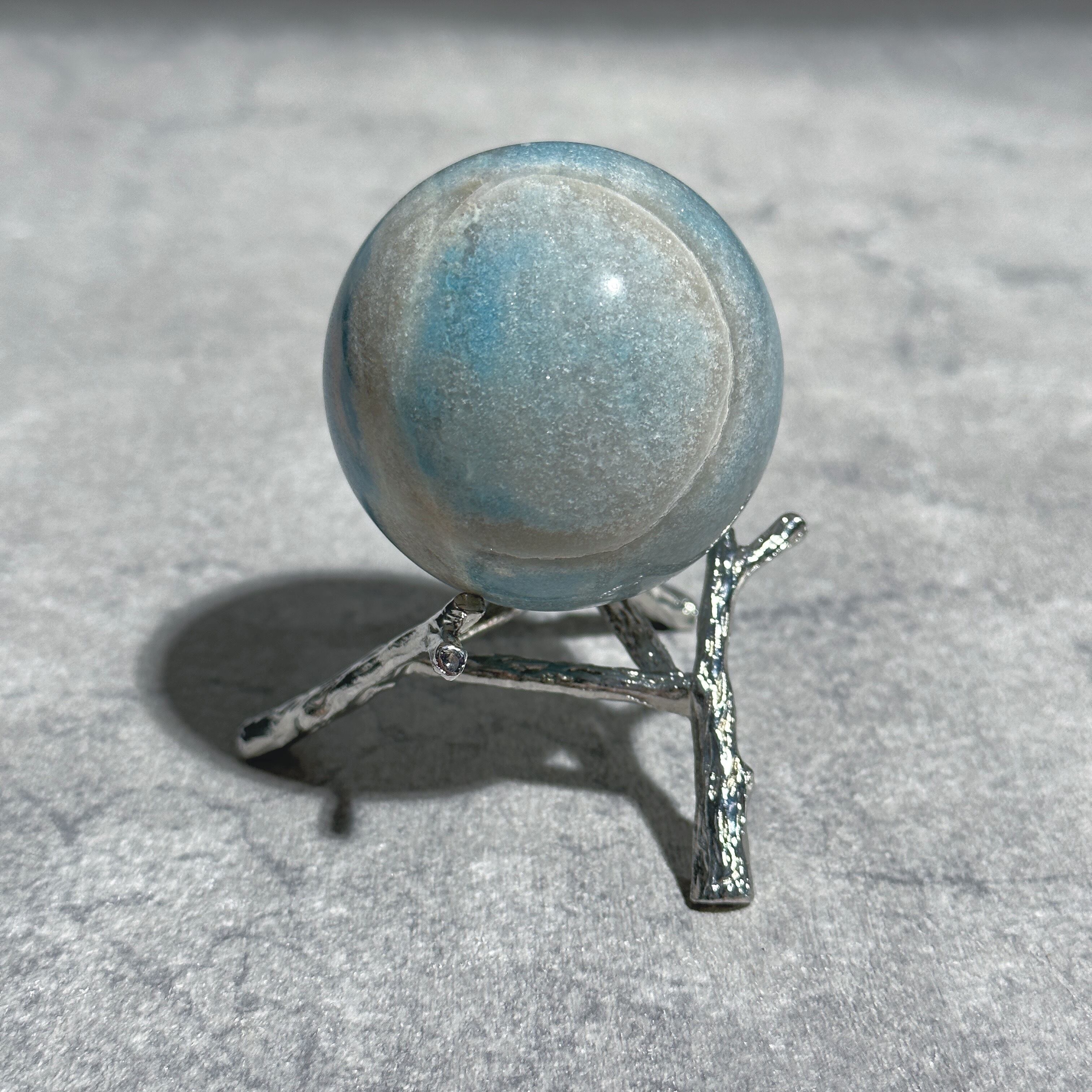 トロレアイトインクォーツ（トロール石）スフィア（丸玉）52