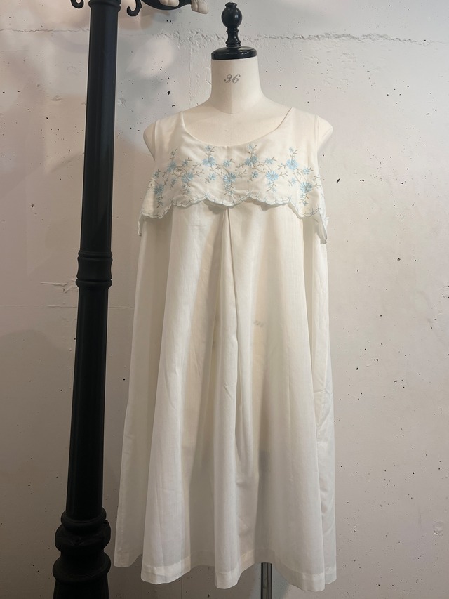 60's blue embroidery flower dress