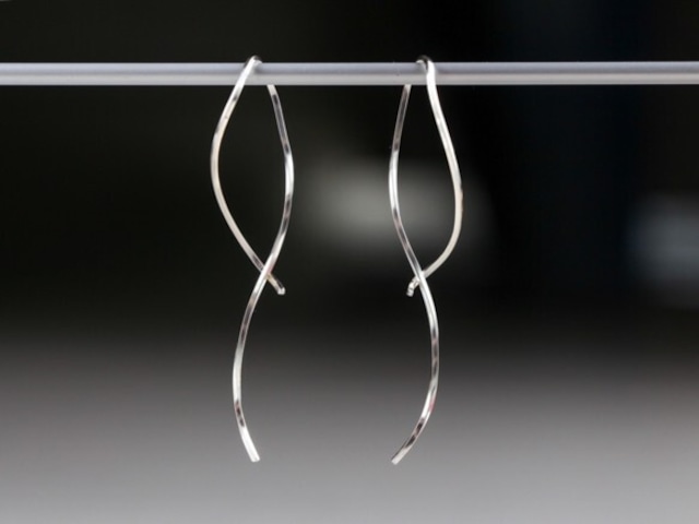 SV935(Argentium)-twist curve pierced earrings