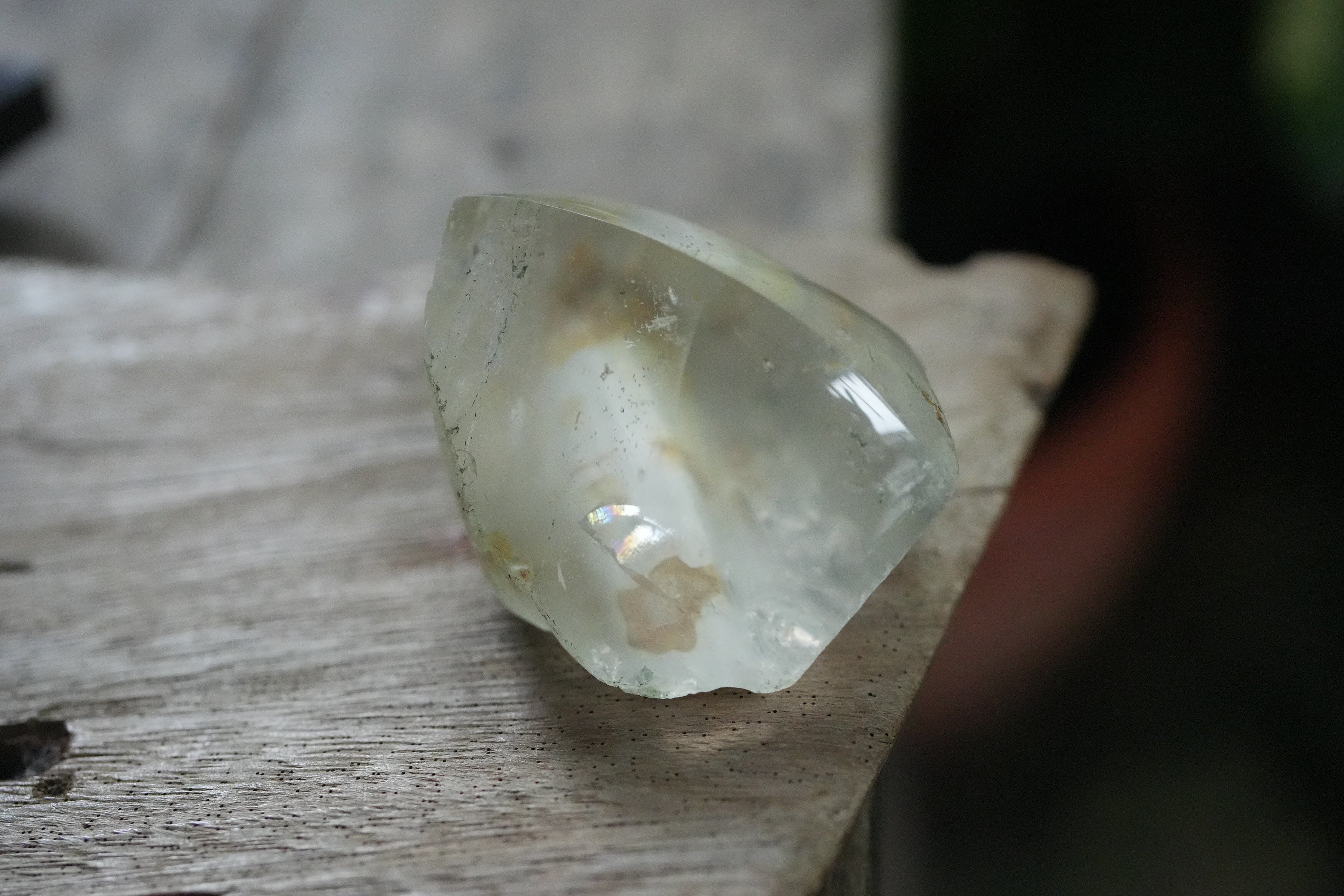 虹入りホワイト☆ガーデンクォーツ原石 s1355 | Funky garuda Stone