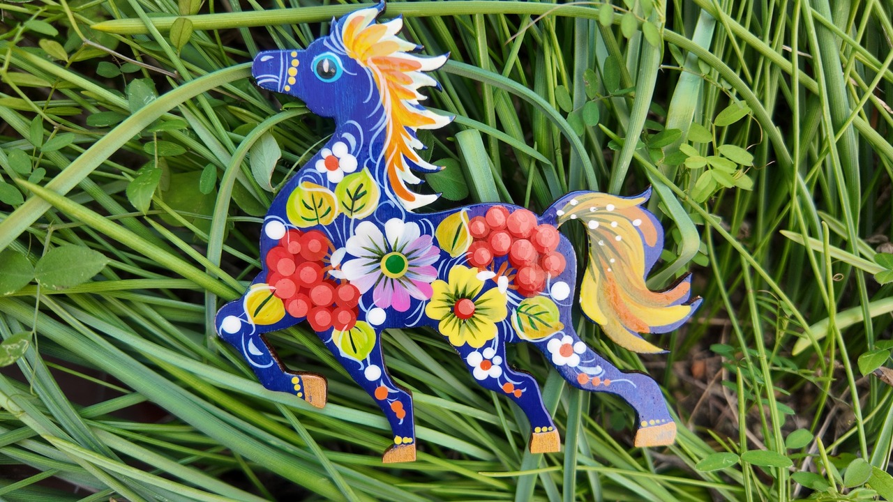 ウクライナ伝統絵画 ペトリキウカ塗り 木製ブローチ（ホメンコ作） - 2