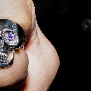 × D.O.D LUCKY SKULL RING ＜AMETHYST＞