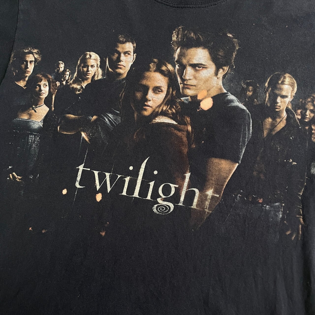 00年代 twilight トワイライト ムービー プリントTシャツ メンズXL相当 古着 00s ビンテージ ヴィンテージ 両面プリント  バックプリント フォトプリント 映画 フェードブラック 墨黒 【Tシャツ】 | cave 古着屋【公式】古着通販サイト