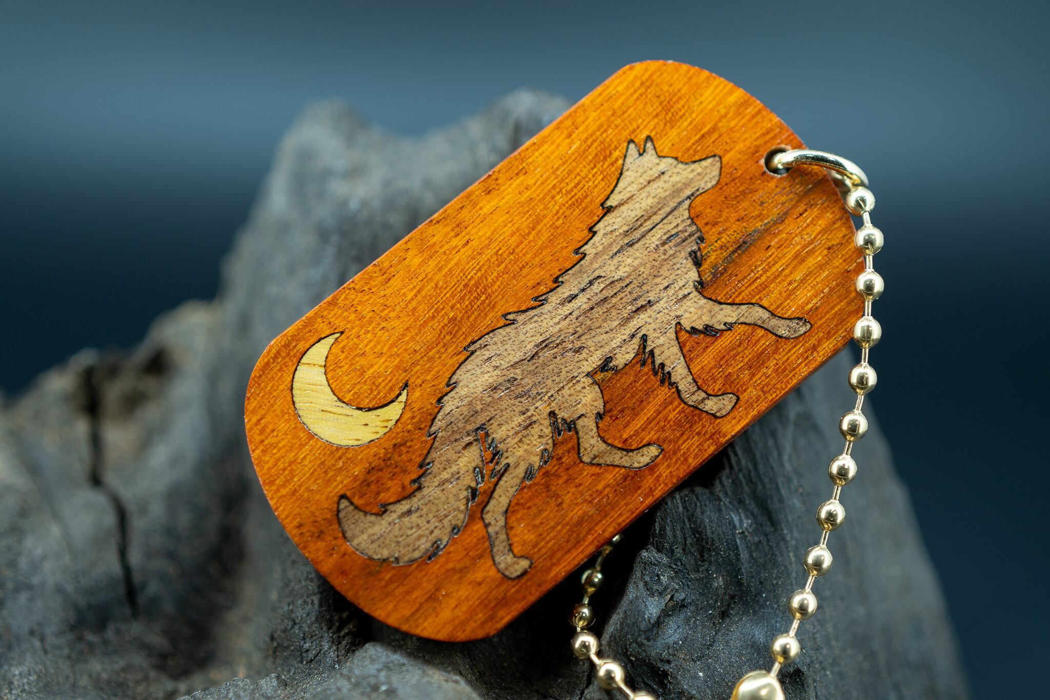 【染色と音楽の源】 フェルナンブーコ ドッグタグ 象嵌 闊歩