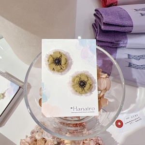 【*Hanairo】つまみ細工のふっくらフラワー耳飾り（グリーン）