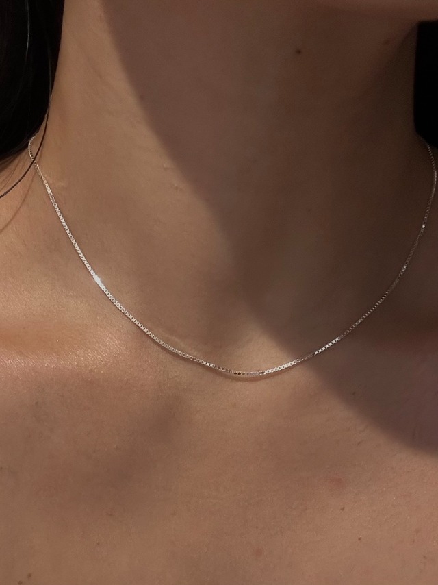 v skin chain choker silver