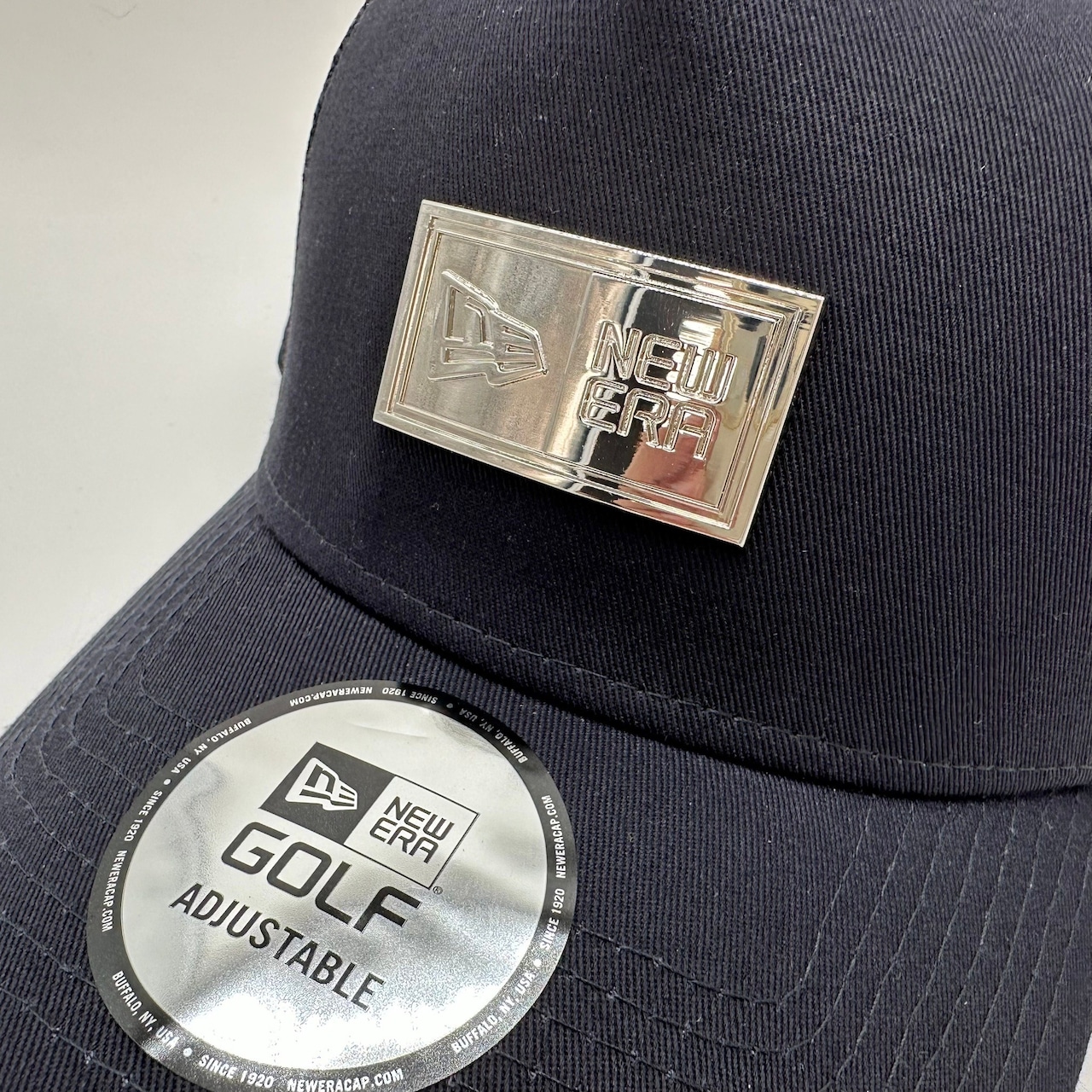 【ゴルフ】 NEW ERA 9FORTY/940 A-Frame トラッカー Box Logo ボックスロゴ Metal Plate ネイビー