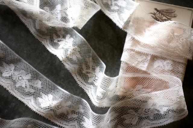 フランスアンティーク 1900s 95x3.5c  白薔薇の遊戯とヴァレンシエンヌレース  r38