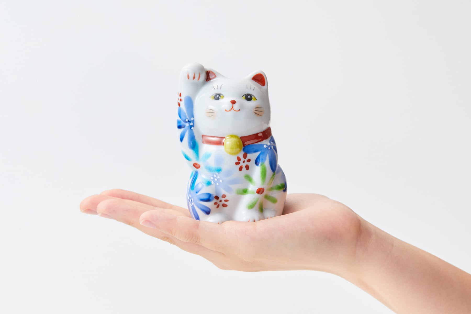 招き猫（右） 花の宴 -utage- 青 | 虚空蔵窯｜石川県能美市の九谷焼の