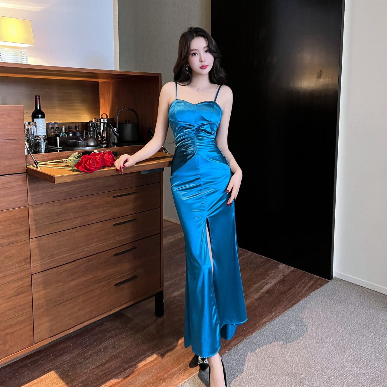 【新作】【送料無料】 2024 新しい夏スタイル東南アジアのセクシーなプリーツタイトなヒップハグロングスリットサスペンダーボトリングドレス 7870 0153607562333