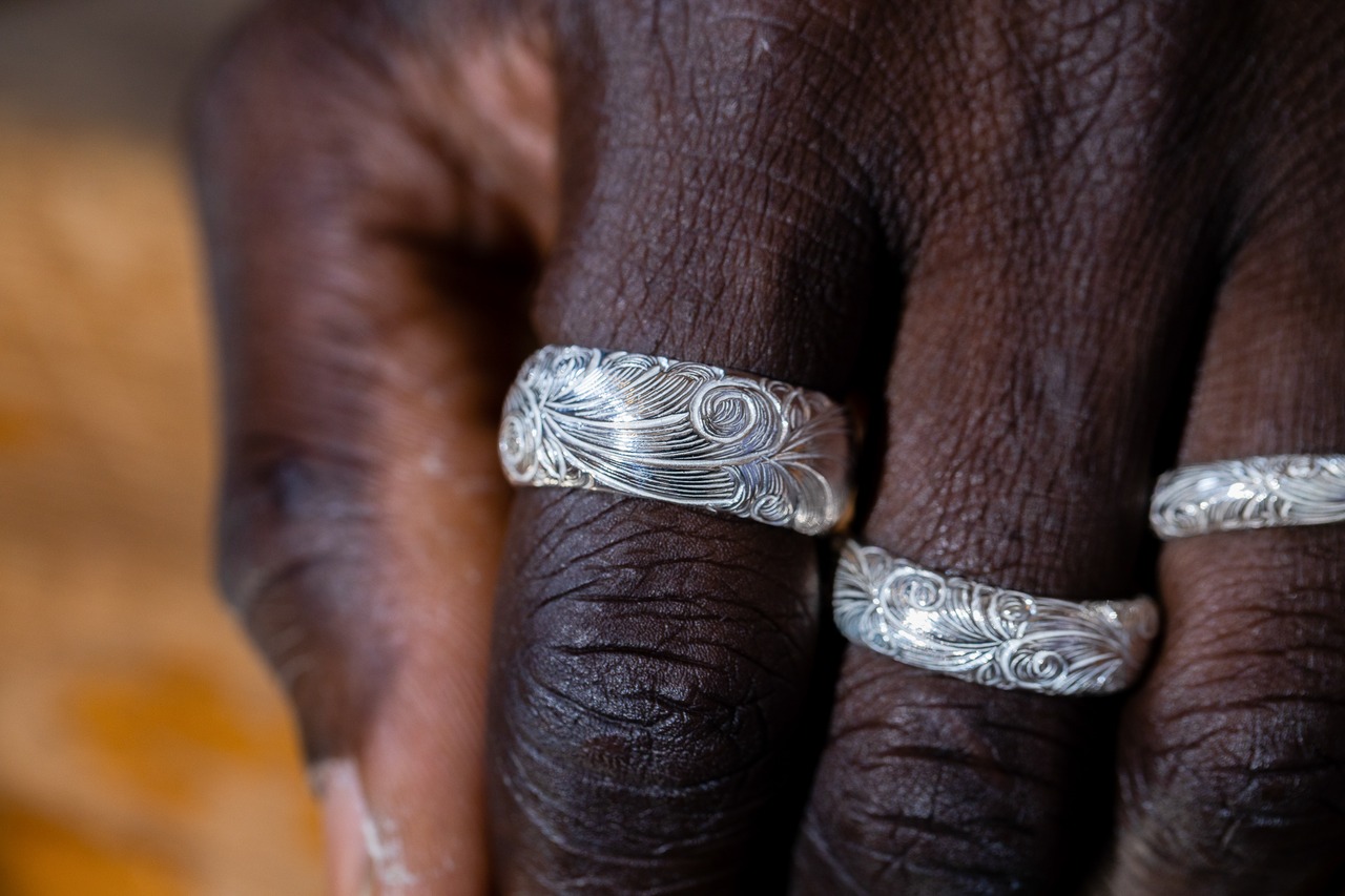 R-065 Arabesque half round ring (L)