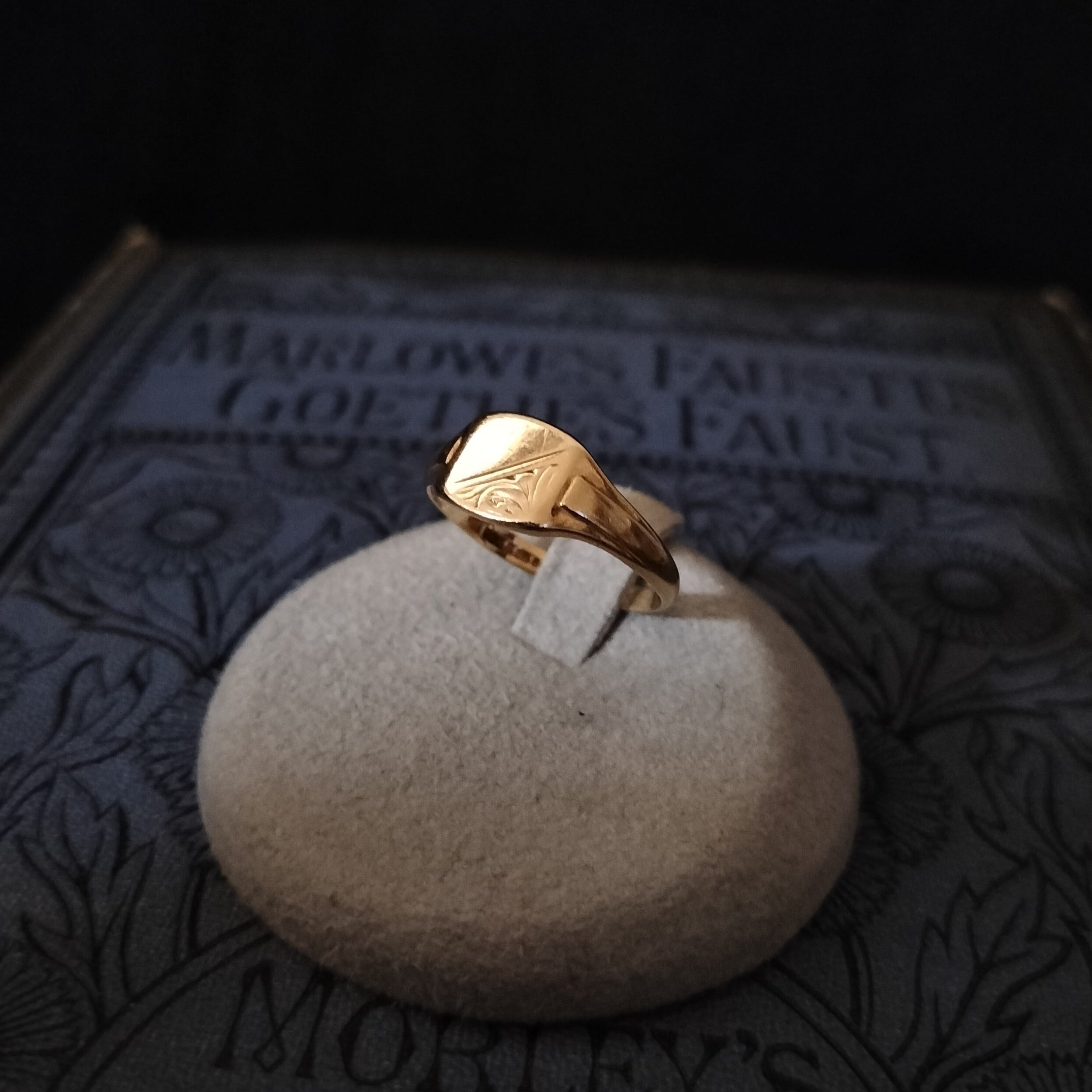 Antique 9ct Gold Signet Ring 1906年UK | Antico