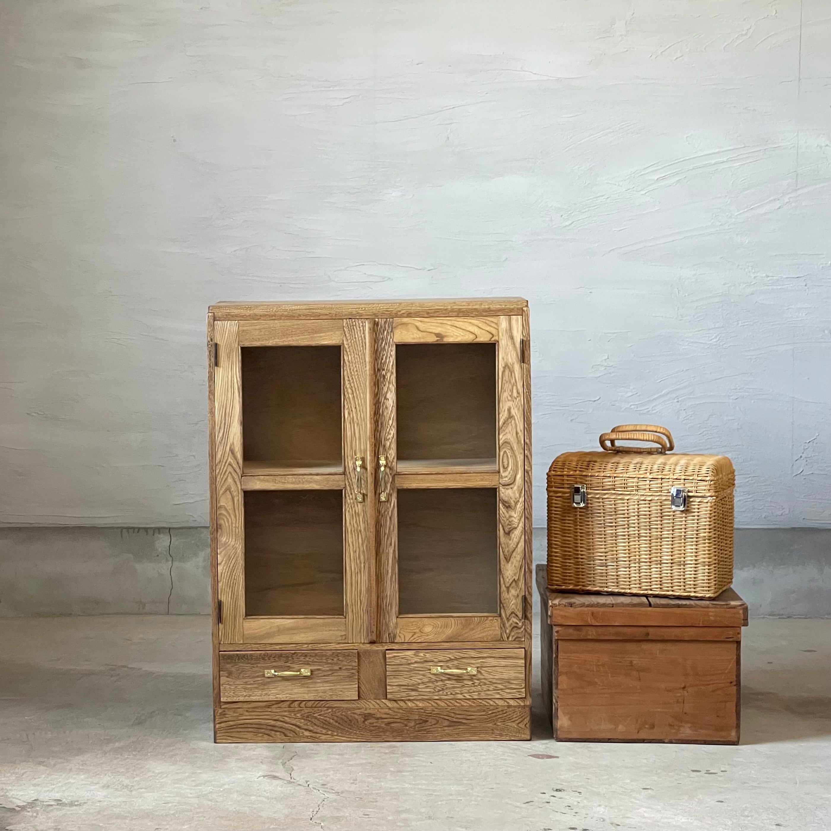 【商談中】ナチュラルな木味のキャビネット