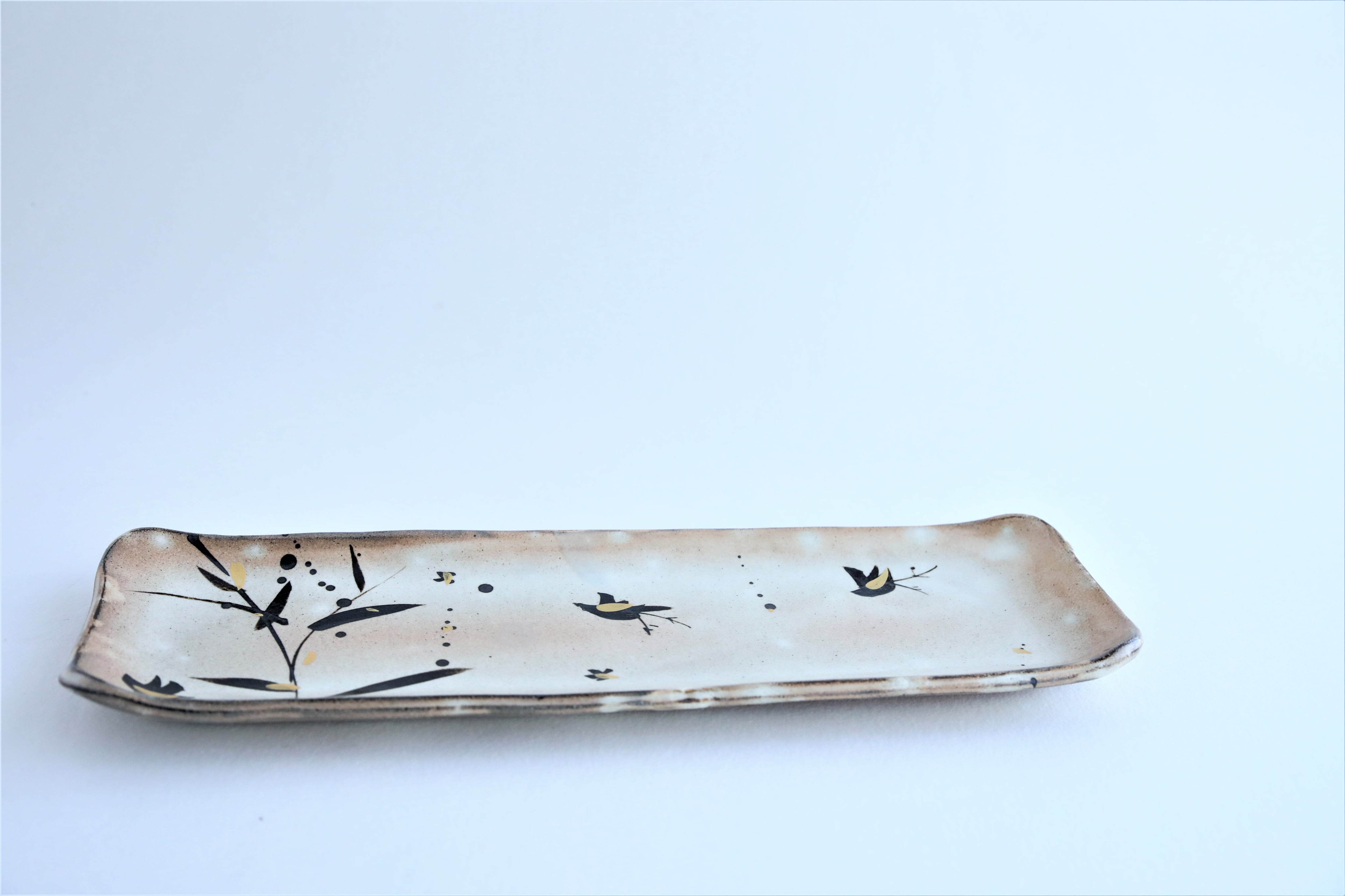 粉引き 金彩千鳥 長いお皿 | 武山窯の美味しいうつわ
