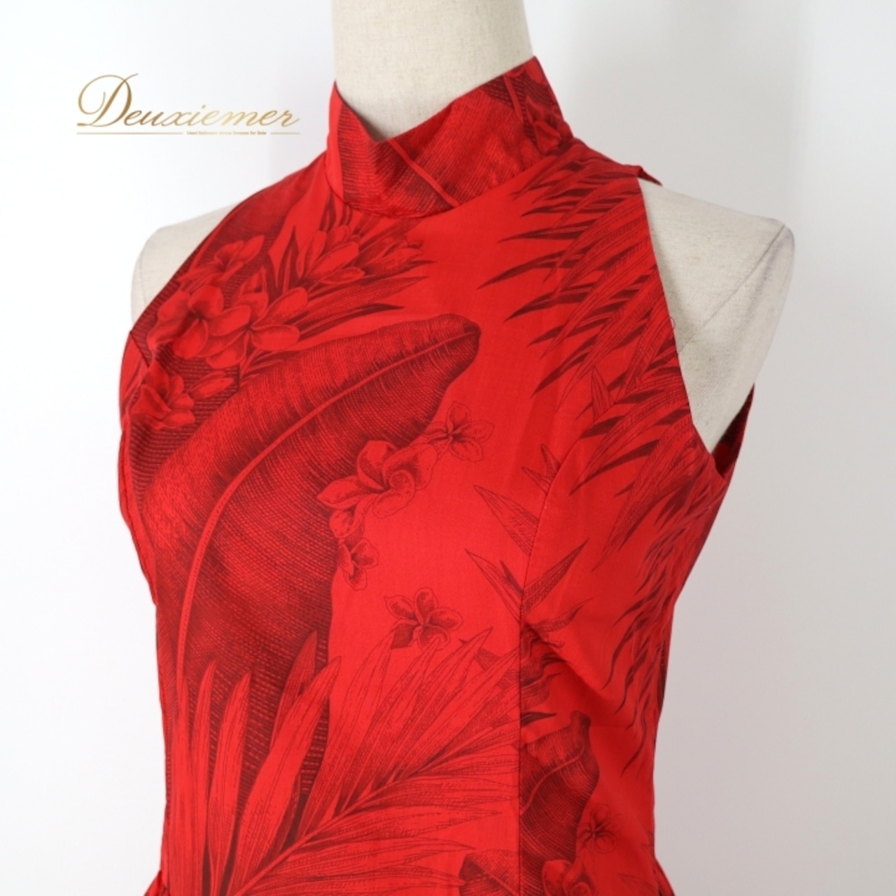 フラダンス 衣装 ワンピース ドレス レッド系 プルメリア柄 ハワイアンプリント アロハ フラ ダンス レッスン 練習 ハイネック フリル ノースリーブ 華やか 鮮やか 上品 大人っぽい かわいい おしゃれ ブラック系 赤 黒 フラダンス衣装 大人用 ハワイアン スカート フリル裾 かわいいデザイン お洒落 エレガント