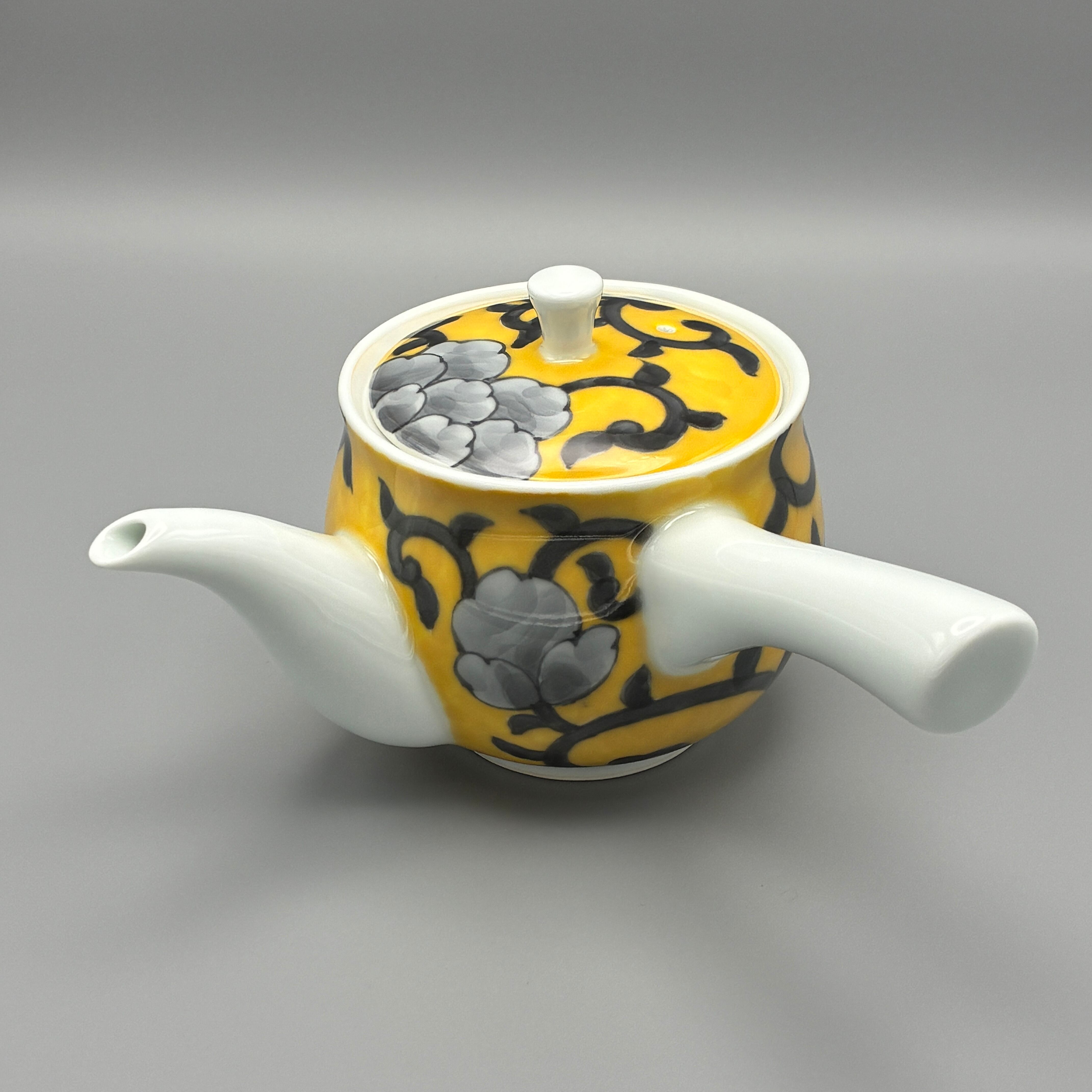 牡丹唐草シリーズ | 有田焼～花の器～泰山