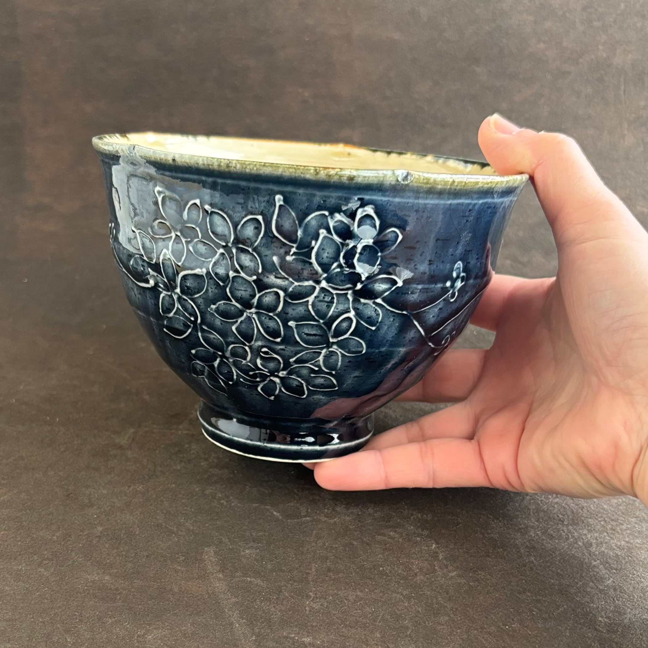 土和のルリエフ 藍釉 花形丼ぶり