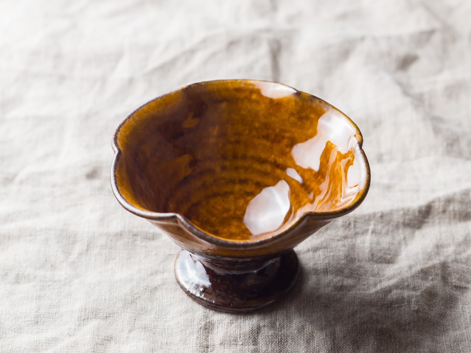 アメ釉 輪花高台鉢 （小鉢・豆鉢）／古谷 浩一