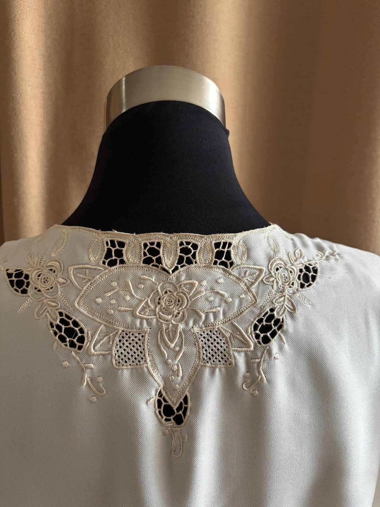 sculptural embroidery puff sleeve shirt-5275-6