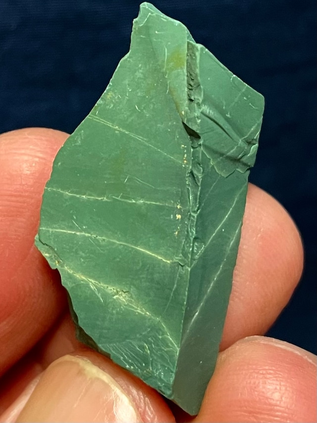 24) 魅惑の深緑！スーパー神聖「出雲石」超濃緑原石(小型)