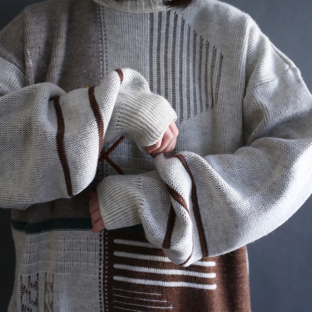 switching design  3D knit loose sweater 