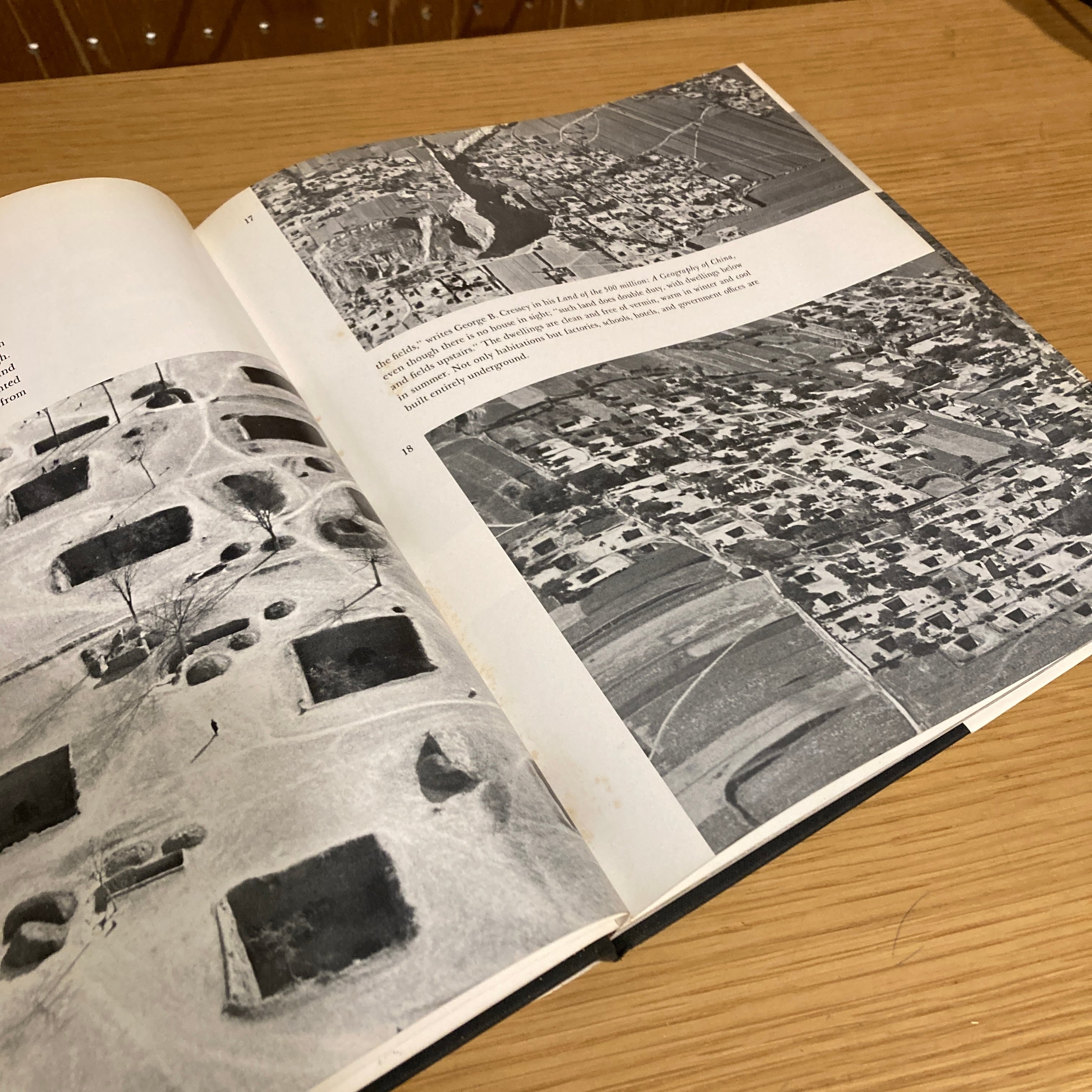 ARCHITECTURE WITHOUT ARCHITECTS ( 建築家なしの建築 ) / Bernard
