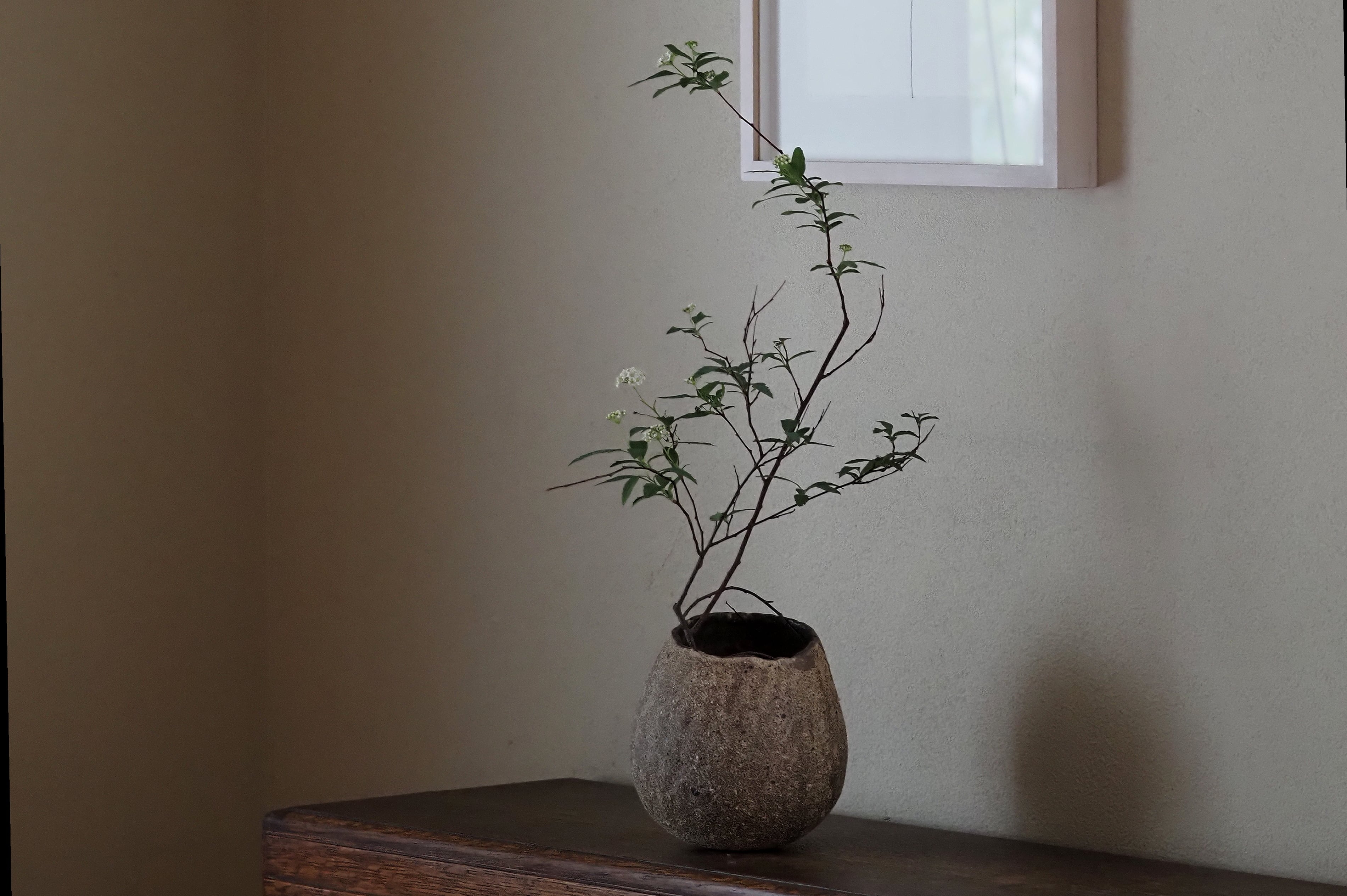村上躍　花器　白灰化粧花器 村上 躍 82. 白灰化粧花器 | 陶屋なづな