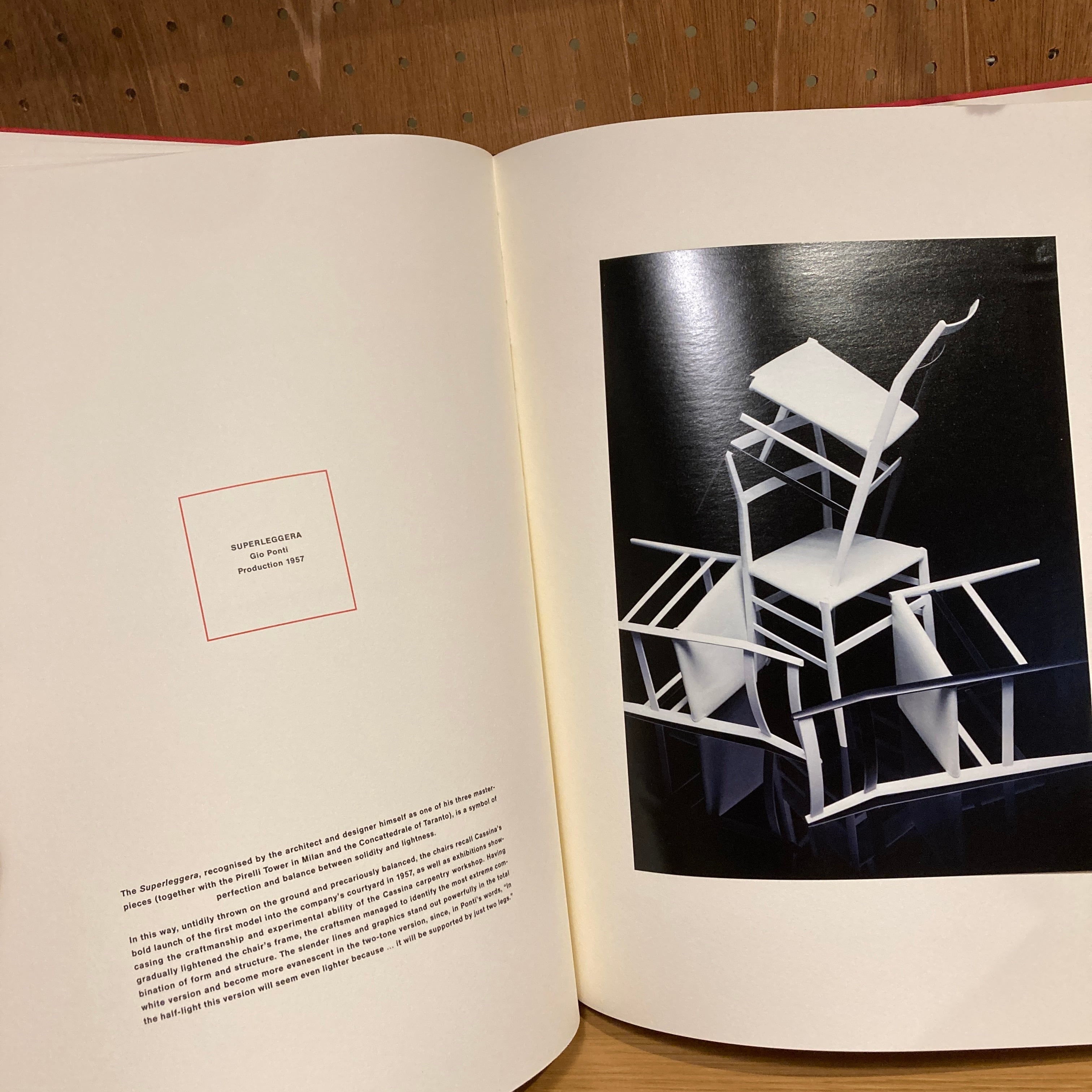 カール・ラガーフェルド Karl Lagerfeld  裸の王様　英語版 絵本 off the record KARL LAGERFELD カール・ラガーフェルド 写真集 - 古本