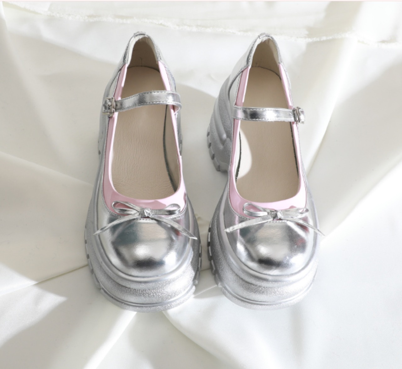 厚底リボン付きマリージェーンシューズ