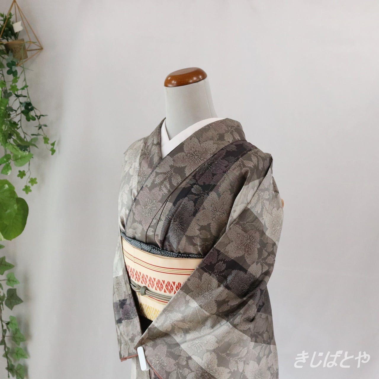 kimonolove紬着物【未使用品・訳あり】本場大島紬着物 よろけ縞 kimono A-0541