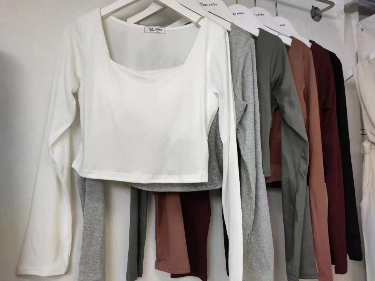 スクエアカット　クロップド トップス　AJ4Z39-6001