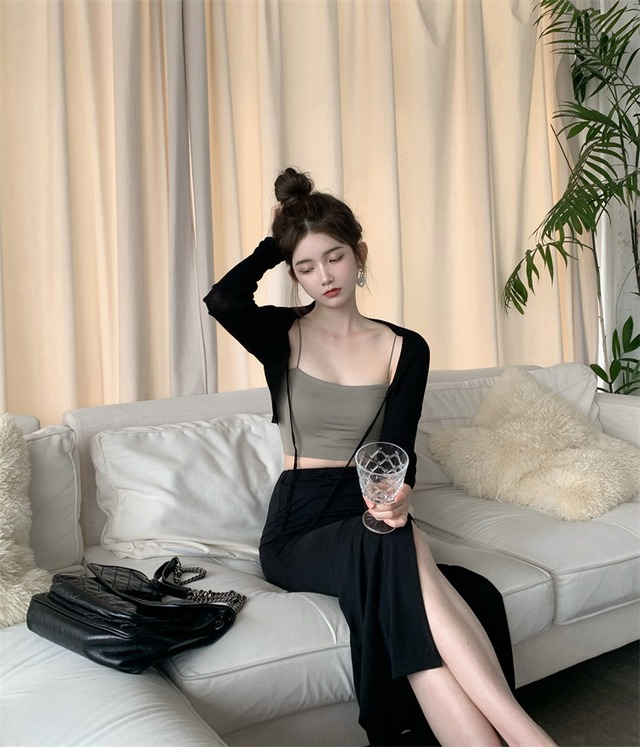 ニットセーター スリムブラックカーディガンジャケット オータムスタンダードショートトップス レトロ レース 秋物 レースアップ ブラックストロベリース89313522182