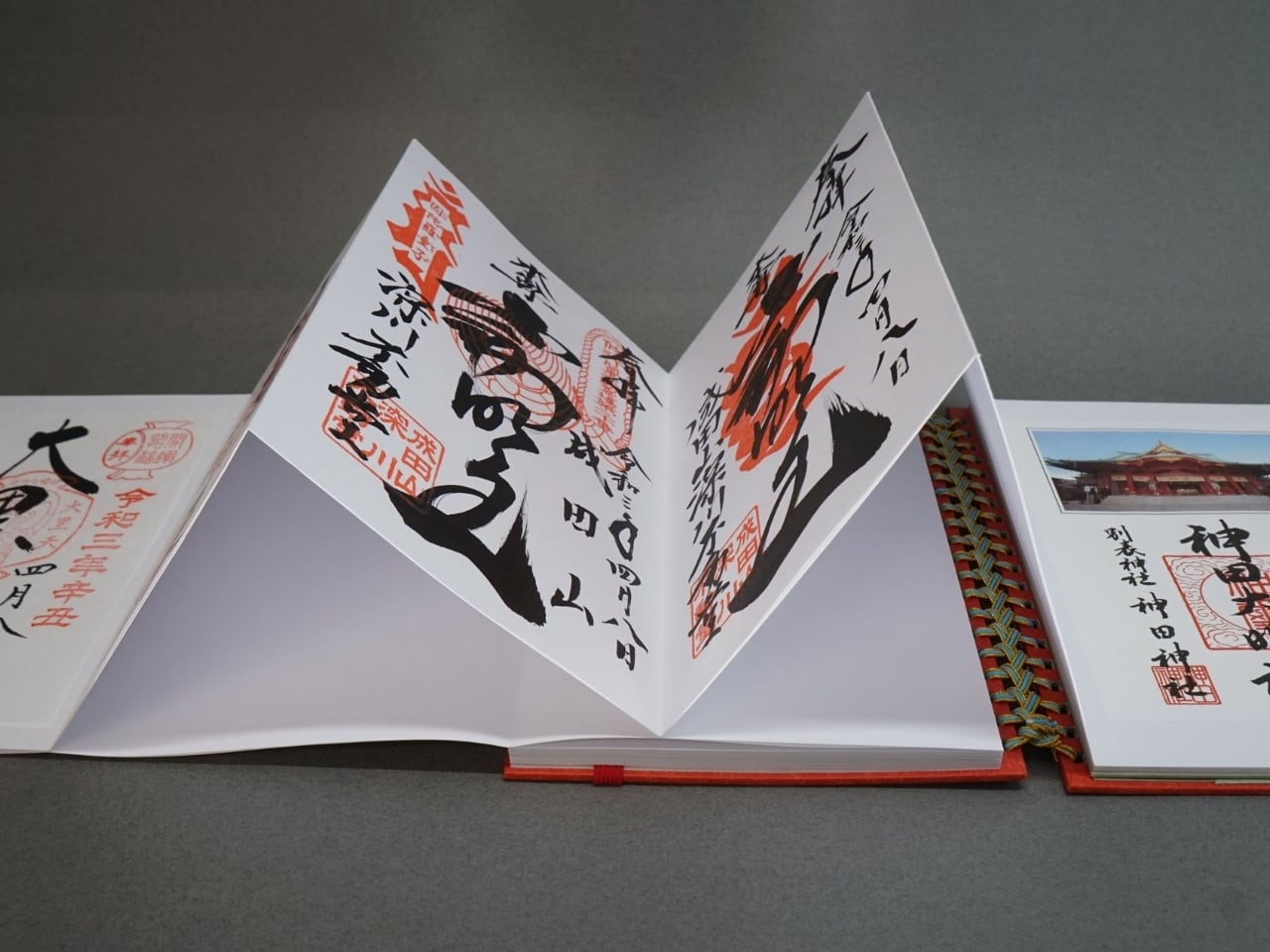洋書 Bernhard Luginbühl「HELVETIA」蛇腹式アートブック Helvetica】 - 京都にある、美術洋書＆海外画集を取り扱う本屋『アート