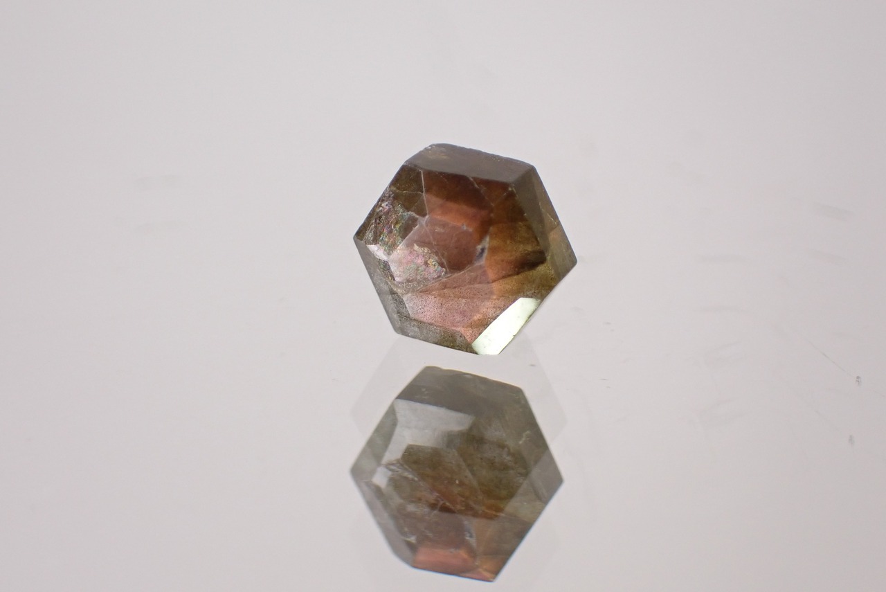マダガスカル産ラブラドライト　1.22ct　 [D9-86]