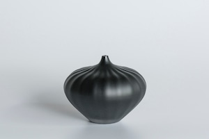 decorative vase no.9 / qualia-glassworks