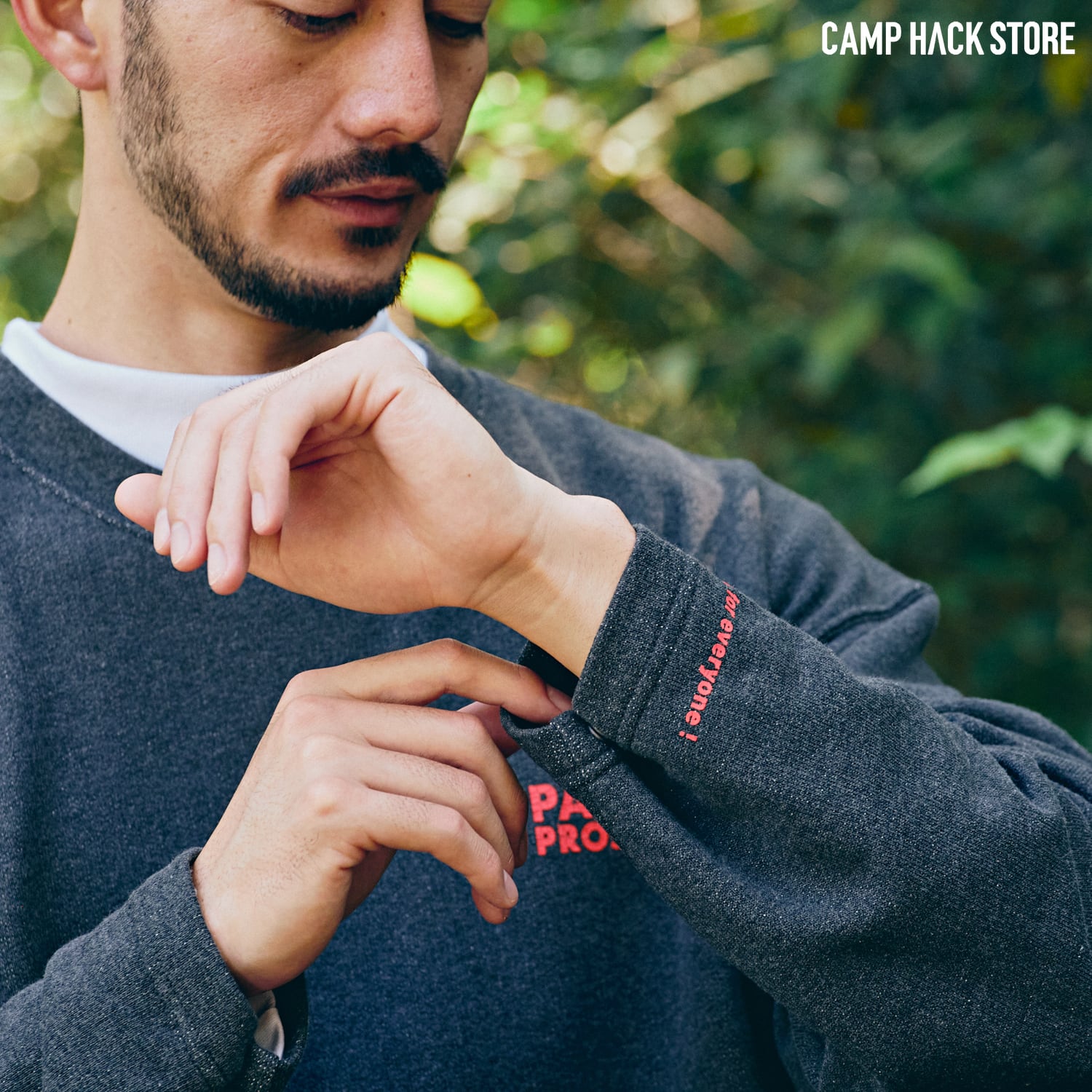 春〜秋に役立つ。ロンTみたいに着れる別注スウェット | CAMP HACK STORE