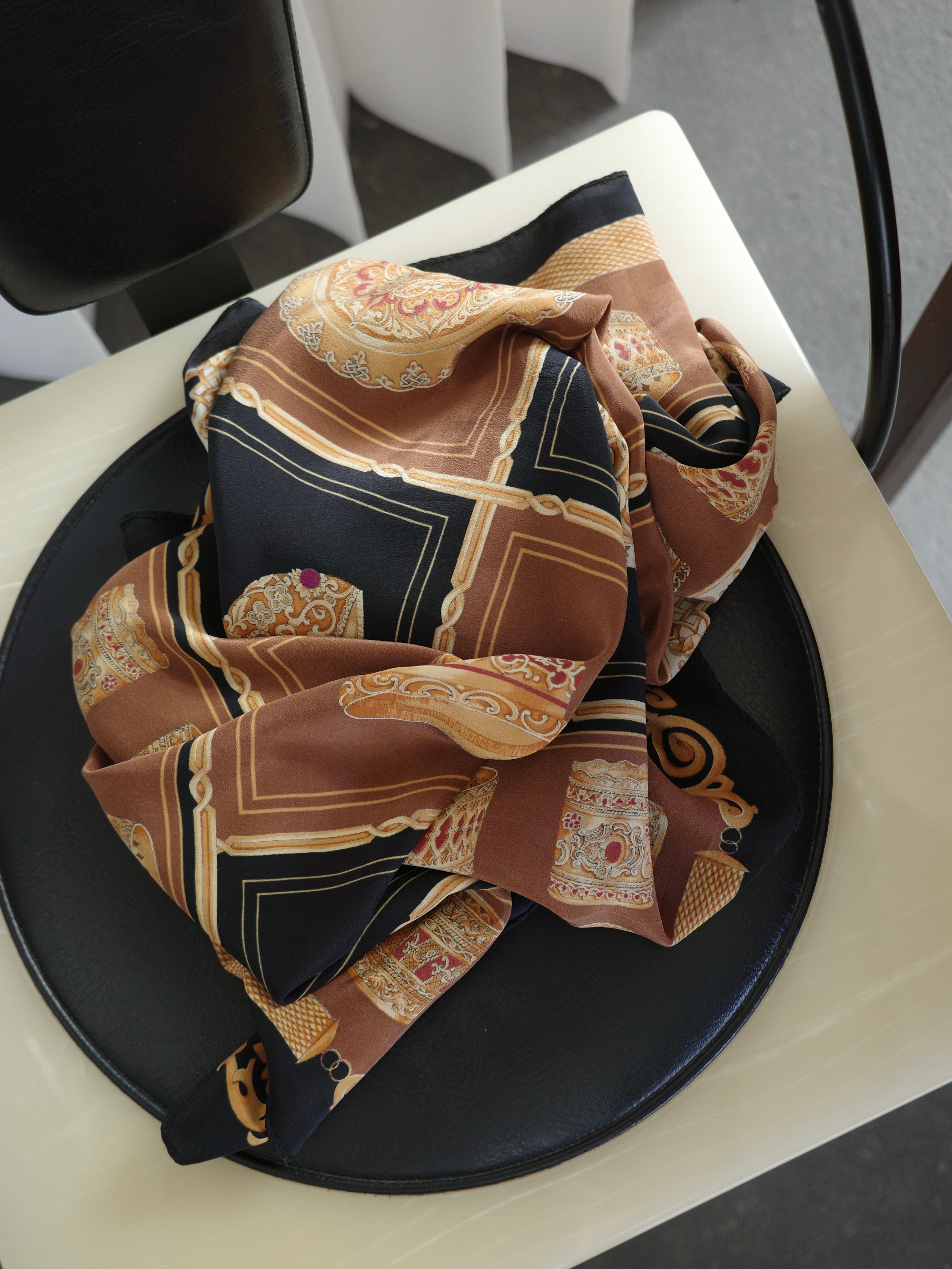 <vintage>goblet motif 90’s silk scarf
