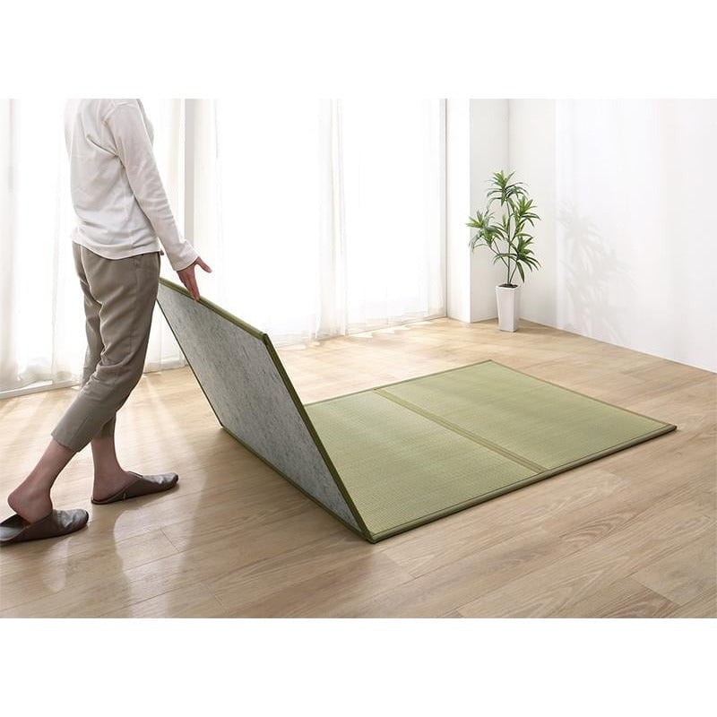 ラグマット シングル 三つ折り畳マット カーペット 絨毯 折りたたみ 折り畳み 抗菌 日本製