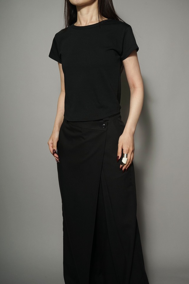 ROUND HEM CROPPED T-SHIRT   (BLACK) 2402-21-812