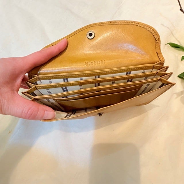 B.stuff　「フラウ」マルチコンバートメント長財布(ディジョン)