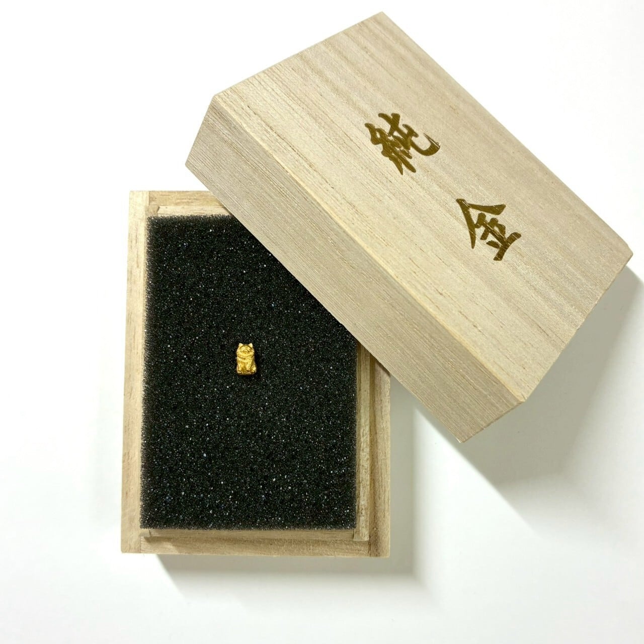 純金 約1g ポメラニアン JUNGOLD 指先サイズの芸術品 | JUNGOLD【純金