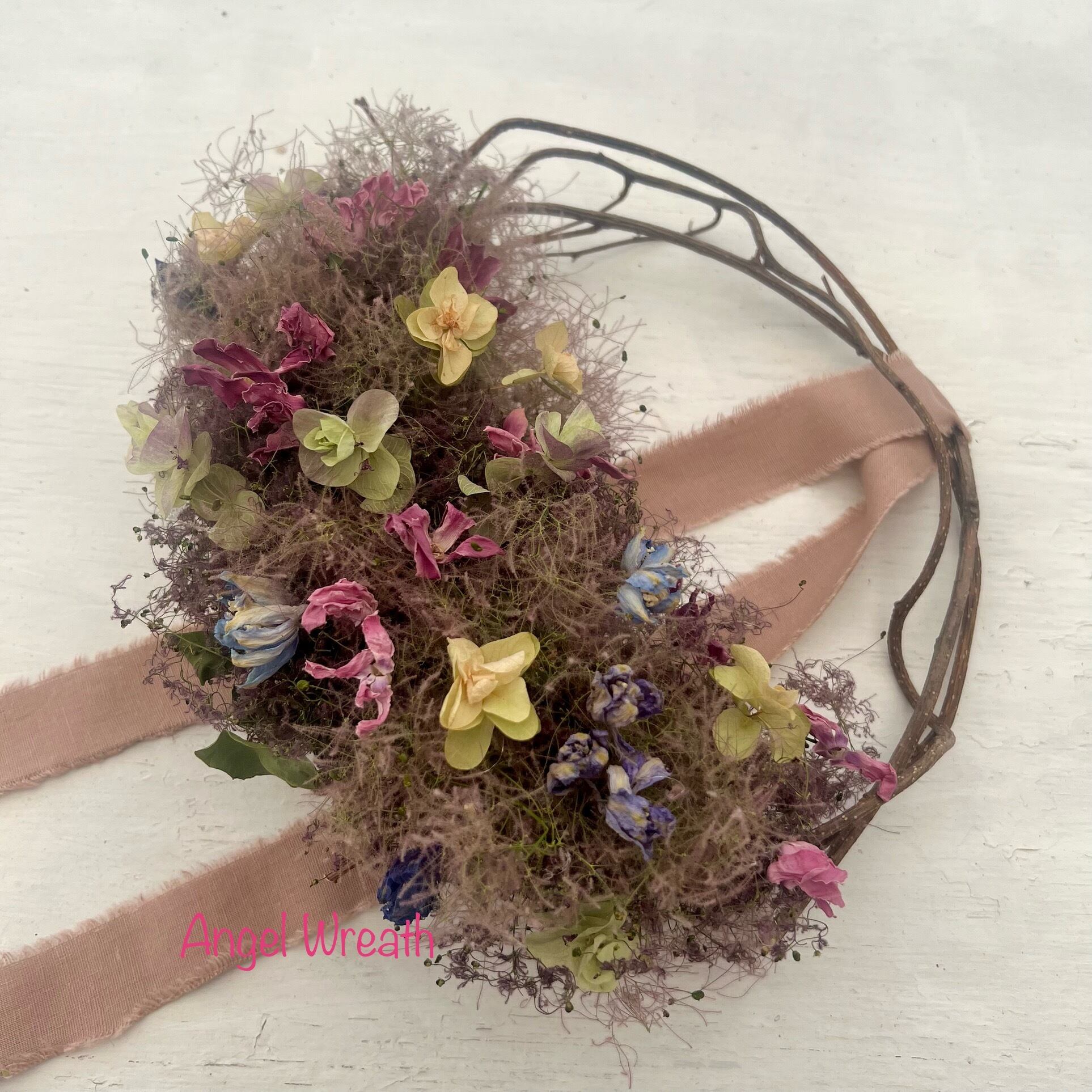 スモークツリーと小花のハーフリース(25cm) | エンジェル・リース工房 