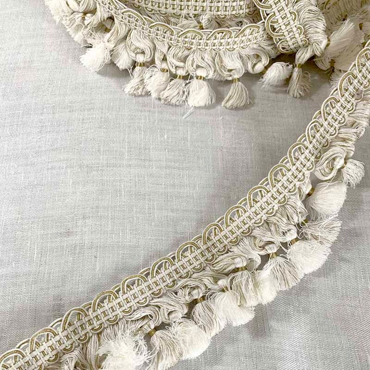 ガロンテープ タッセル　フリンジ付き　白×ゴールド　切売　Houles Paris　カーテン　未使用品 12clct1