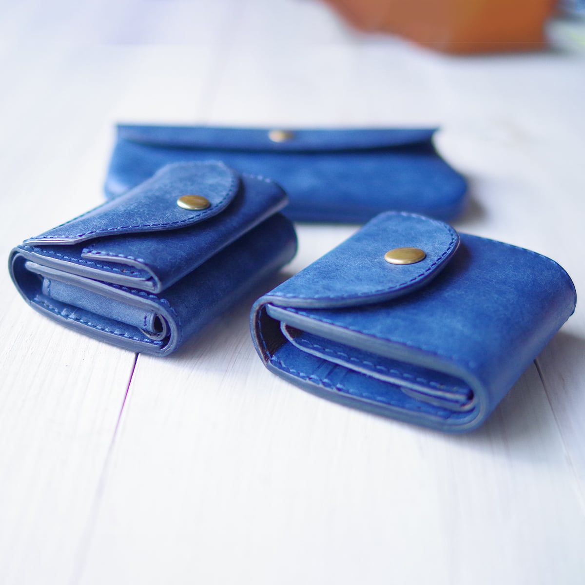 大容量二つ折り財布 コバルトブルー イタリアンレザー 総手縫い仕上げ