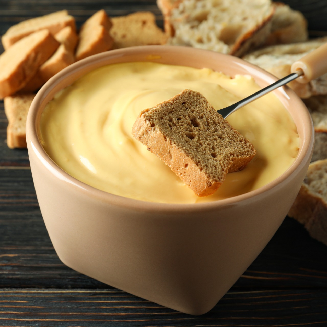 スイス産 グラスフェッド エメンタール AOP チーズ キューブ｜フレッシュカット (300g, 2cm角)｜無添加・セルロース不使用 Swiss Grass-Fed Emmental AOP Cheese Cubes | Freshly Cut | Additive-Free & Cellulose-Free